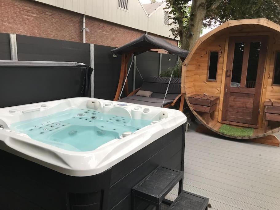 Voormalig Politiebureau Gebruik Welnesstuin Tegen Betaling Bed & Breakfast Ouddorp Exterior photo