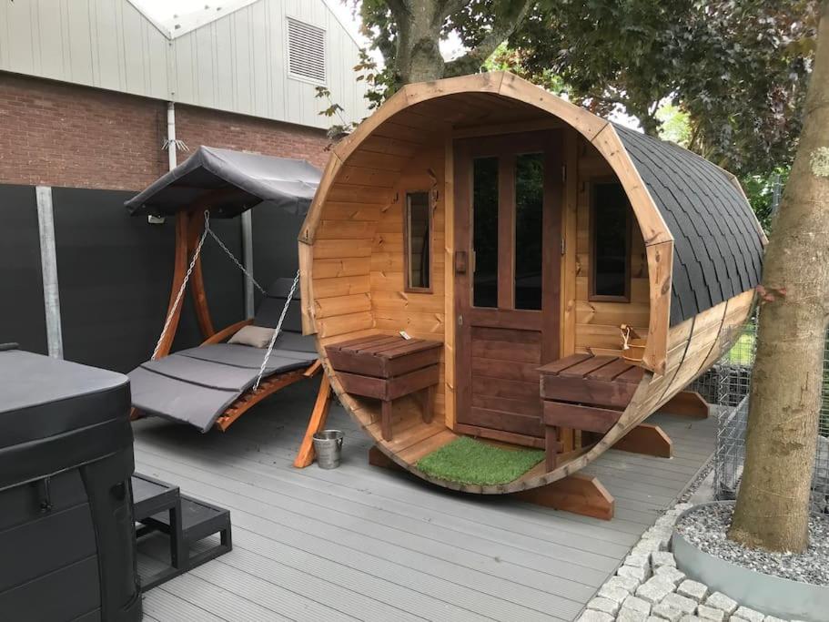 Voormalig Politiebureau Gebruik Welnesstuin Tegen Betaling Bed & Breakfast Ouddorp Exterior photo